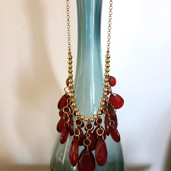 Ruby red colored jewels statement necklace - Picture 2 of 2